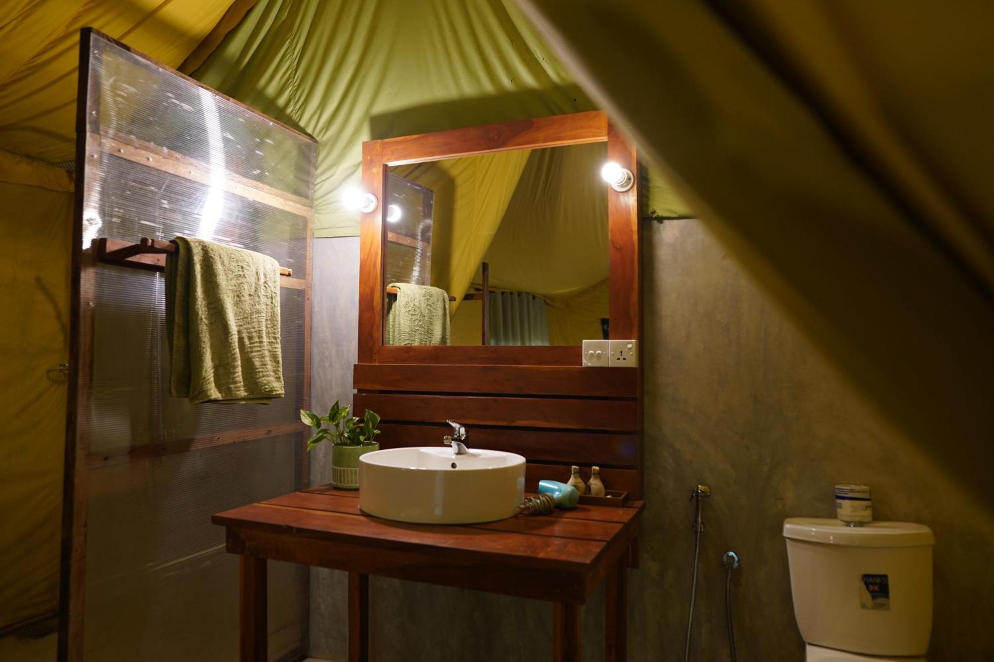 River Glamping By Gaga Bees Udawalawe Exterior photo