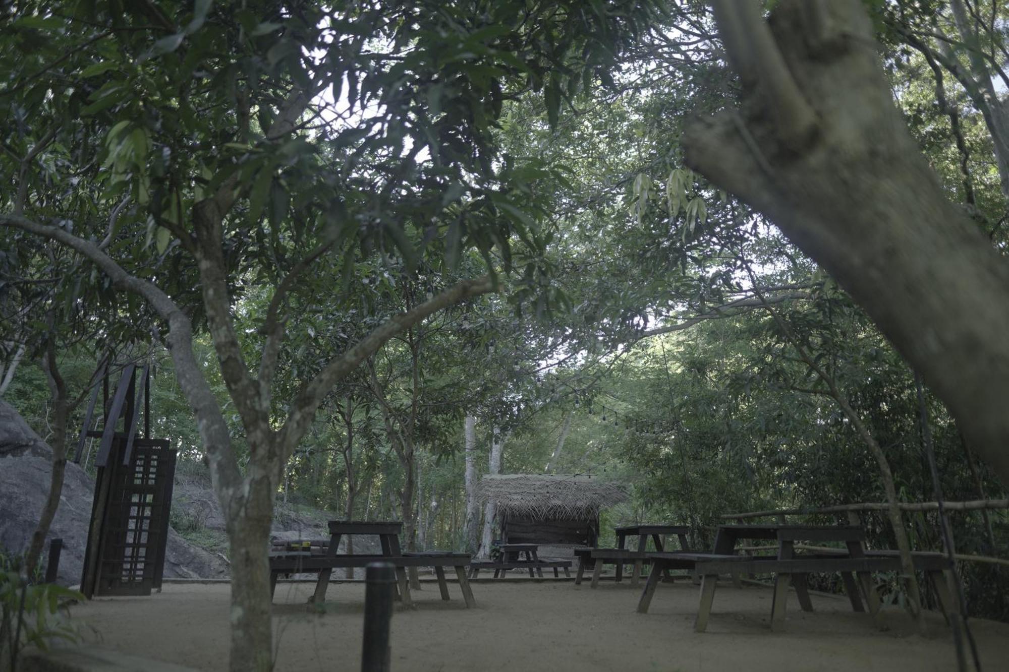 River Glamping By Gaga Bees Udawalawe Exterior photo