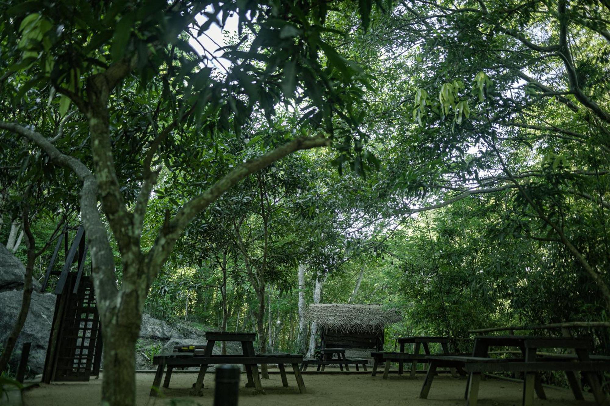 River Glamping By Gaga Bees Udawalawe Exterior photo