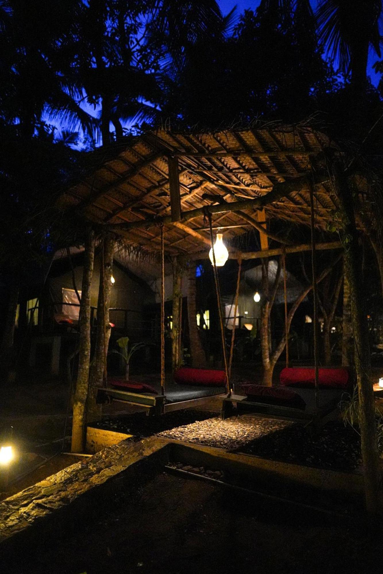 River Glamping By Gaga Bees Udawalawe Exterior photo