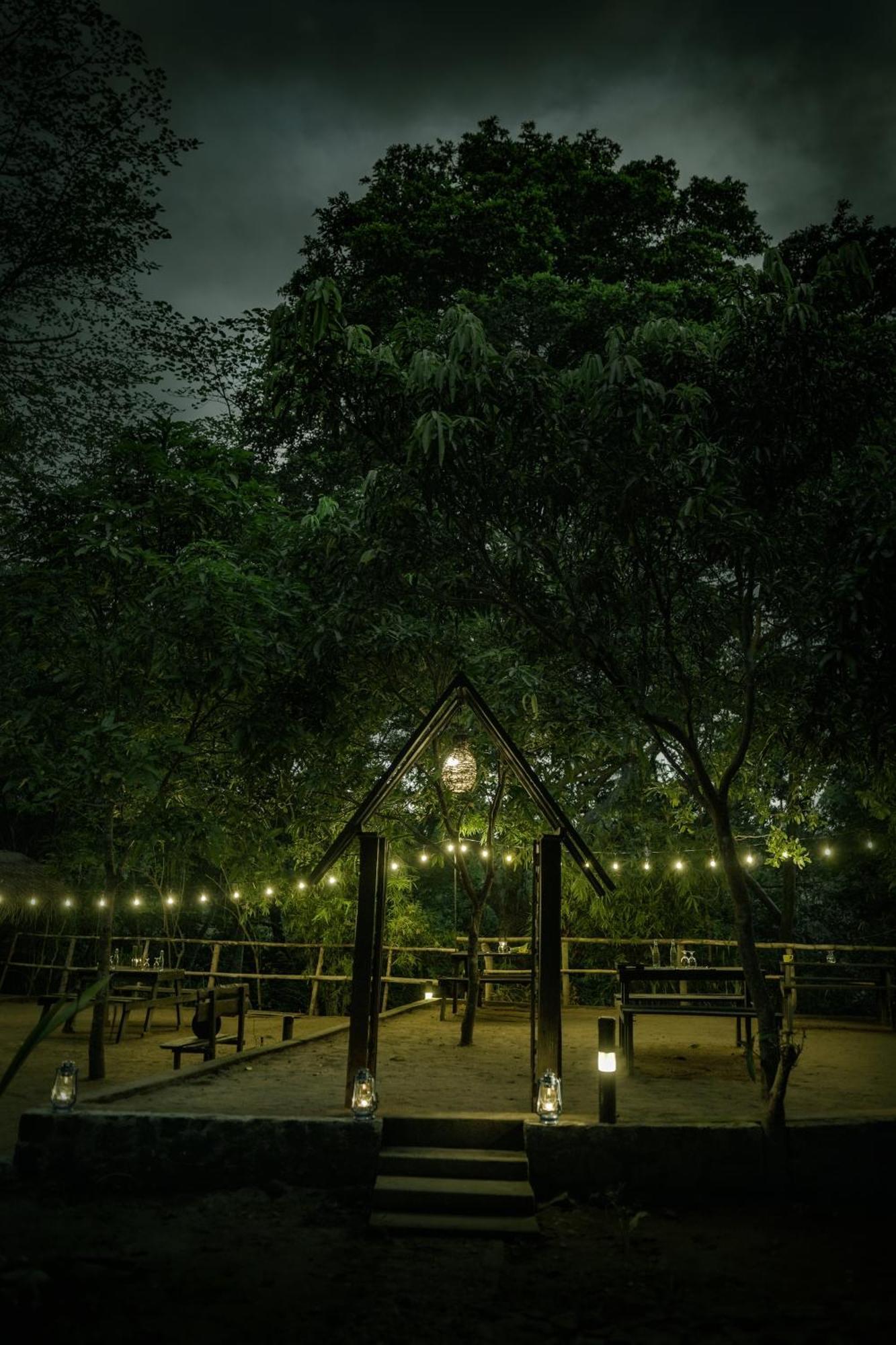 River Glamping By Gaga Bees Udawalawe Exterior photo