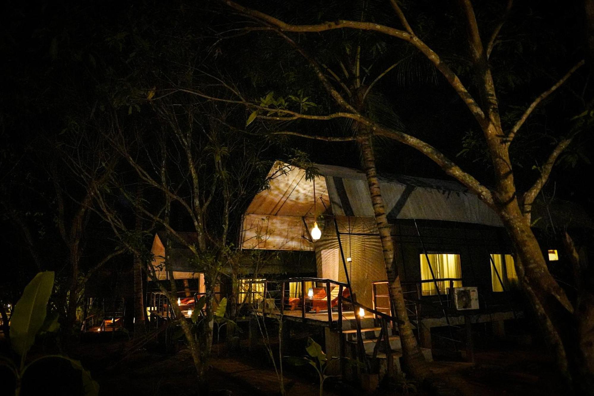 River Glamping By Gaga Bees Udawalawe Exterior photo