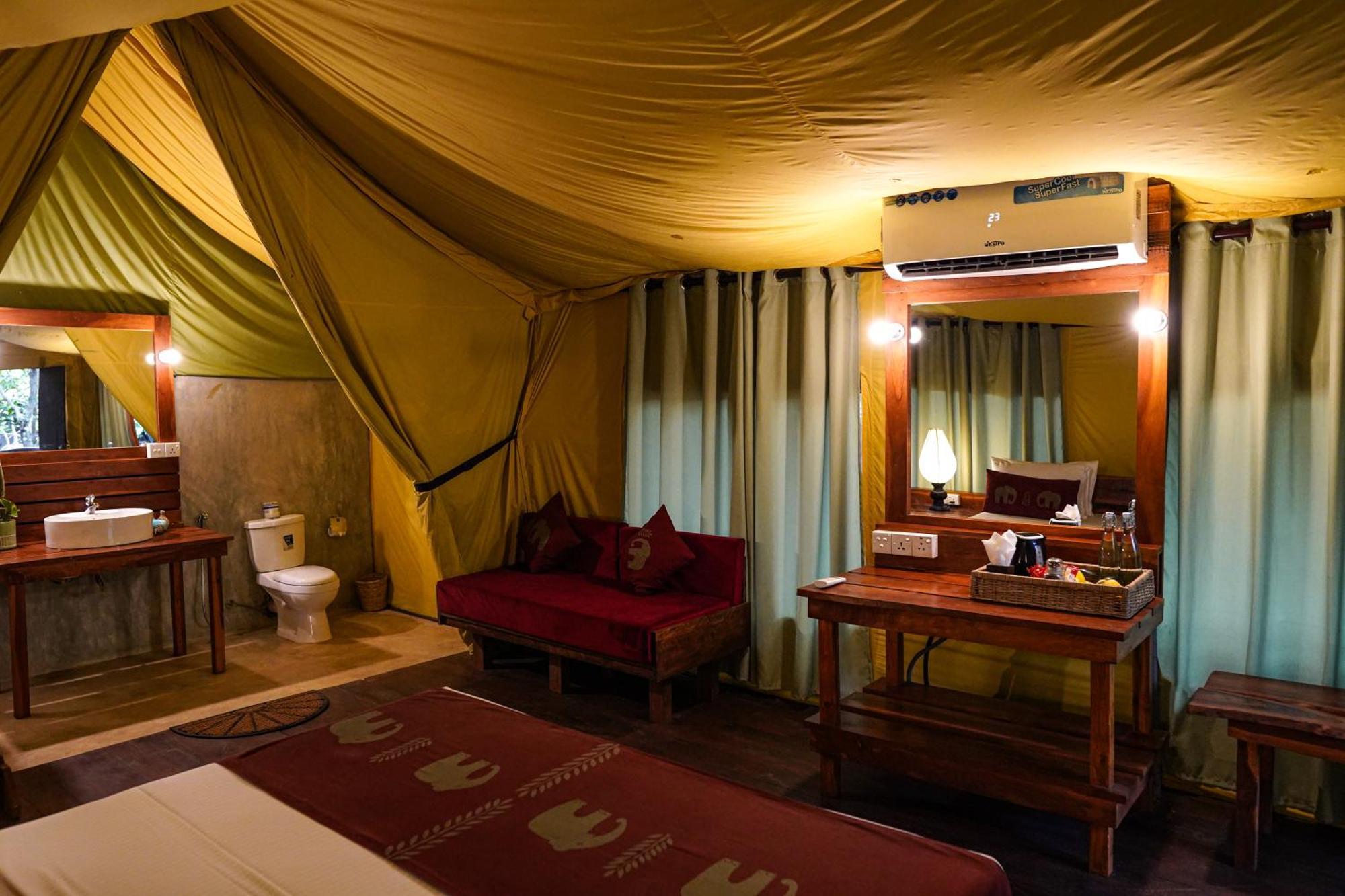 River Glamping By Gaga Bees Udawalawe Exterior photo